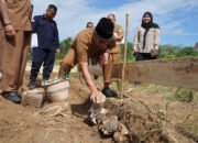 Asisten II Letakan Batu Pertama Pembangunan Langgar At-Taqwa Desa Mamigang