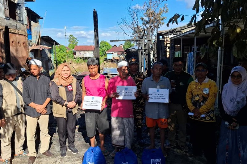 Bantuan Untuk Korban Kebakaran di Tambak Anyar Ilir 1 Hal 4 4 KLM Martapura Salurkan bantuan