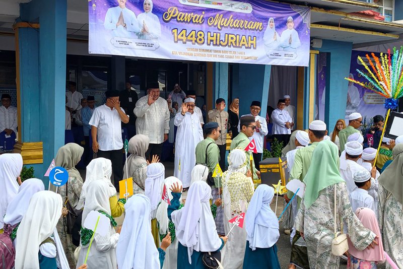 Semaraknya Pawai Muharram, Wabup Ajak Lestarikan Budaya Islami 1 Hal 4 KLm Martapura Pawai Muharram