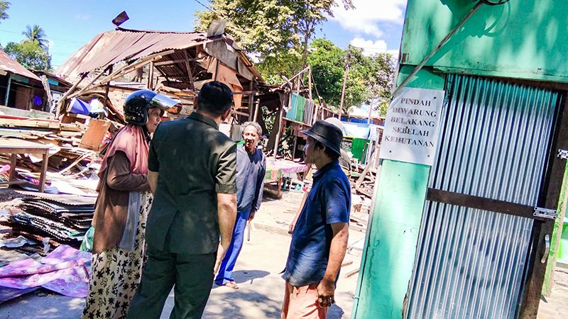 Pedagang Bongkar Lapak Mandiri, Penataan Simpang Empat Sungai Besar Kian Lancar 1 Hal 6 3 KLM BJB 2 12