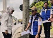 Tak Tunggu Kewenangan, Lisa Halaby Turun Langsung Tangan Tangani Genangan Air