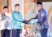 Bupati HSU Terima Penyerahan Bendera Tanda Tuan Rumah MTQ ke 38 Tahun 2027