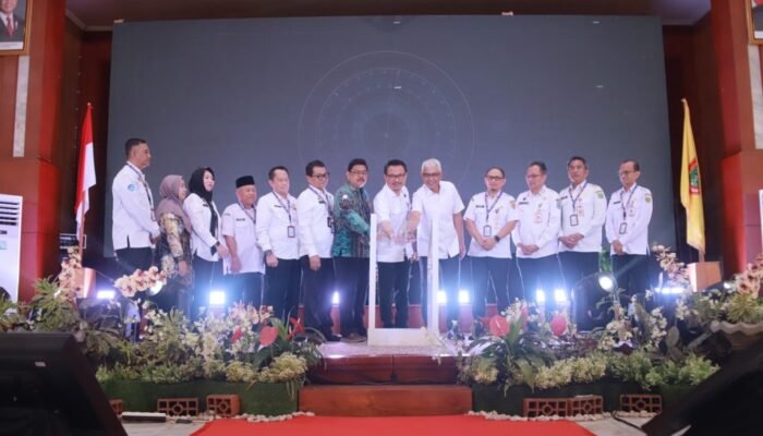 Public Communication Summit 2026 “Sinergi Pengelolaan Isi dan Reputasi Era Digital”, Gubernur Kalsel H. Muhidin Ajak Perangkat Daerah Antisipasi Potensi Isu Secara Dini
