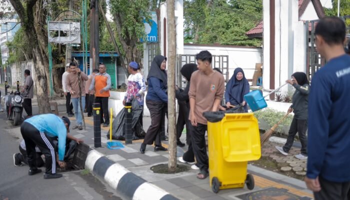 Dari Halaman hingga Got, Setwan Kalsel Gelar Aksi Bersih Lingkungan
