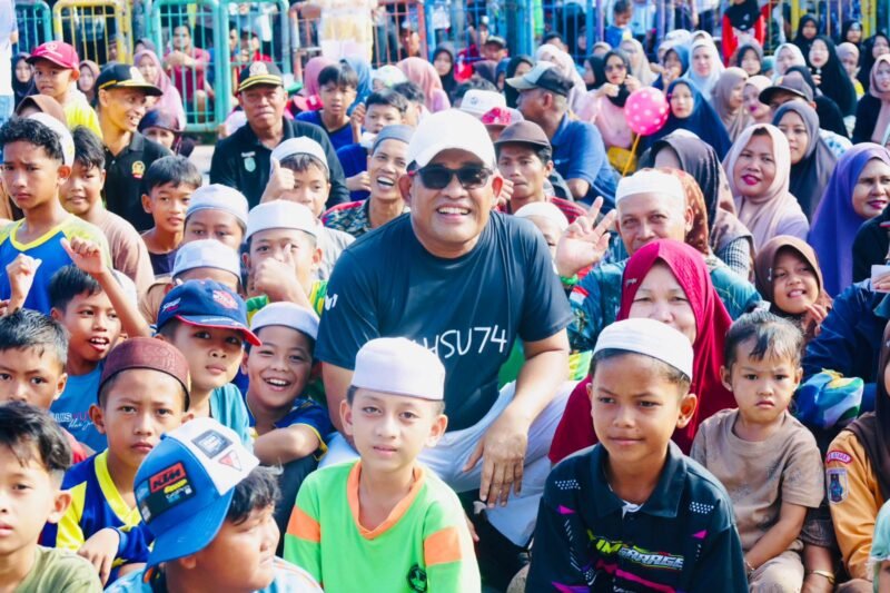 Bupati HSU H Sahrujani Jalan Santai Bersama Masyarakat di Danau Panggang 1 IMG 20260606 WA0047 e1780744496326