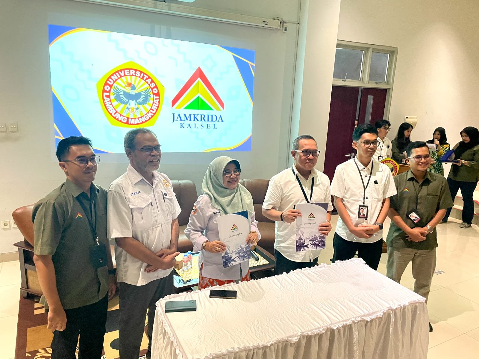Jamkrida Kalsel dan FEB ULM Perkuat Sinergi, Buka Peluang Magang dan Penelitian bagi Mahasiswa 1 IMG 20260608 WA0039
