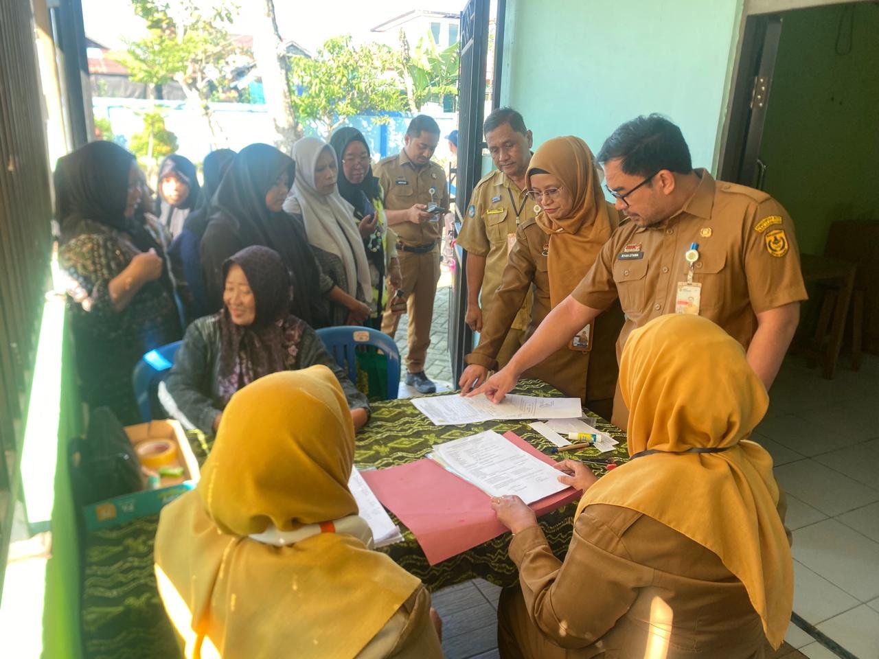Meski Online, Masih Banyak Orang Tua Siswa di Banjarmasin Daftar Langsung ke Sekolah 1 IMG 20260609 WA0117