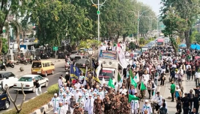 Ratusan Warga Karawang Unjuk Rasa, Desak Penutupan Permanen THM Lokasi Pesta Gay