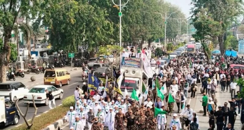 Ratusan Warga Karawang Unjuk Rasa, Desak Penutupan Permanen THM Lokasi Pesta Gay 1 IMG 20260610 WA0055 e1781088691791
