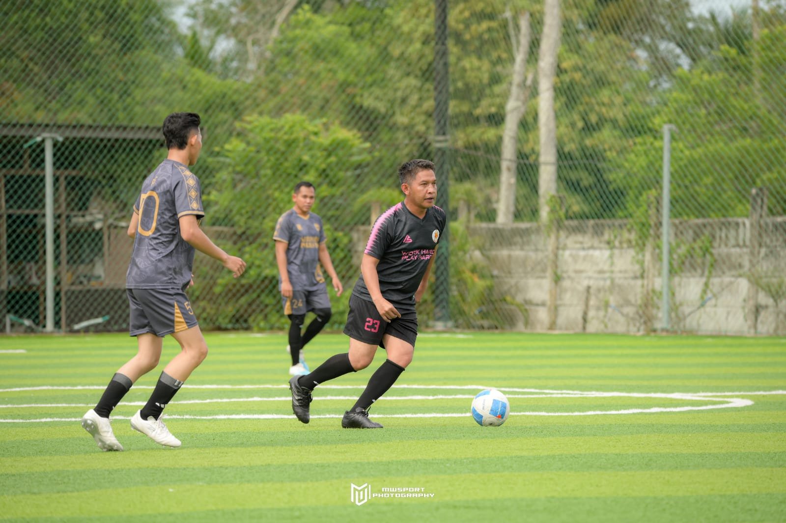 Kapolres HST Sumbang Satu Gol Saat Tim Gabungan Sie Bantai Tim Sat Binmas 7-0 1 IMG 20260611 WA0064