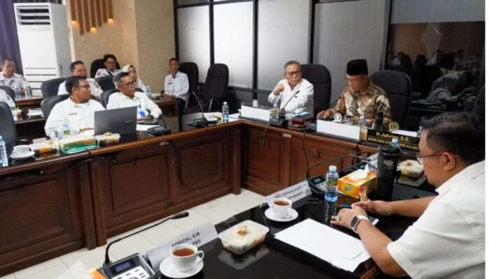 Pansus DPRD Kalsel Kecewa, Kepala SKPD Mangkir dalam Pembahasan Raperda Pajak dan Retribusi