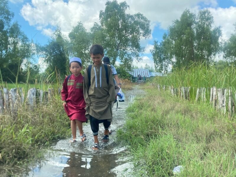 13 Tahun Terendam Rob, Warga Prona II Pemurus Dalam Dapat Harapan Perbaikan Jalan 1 IMG 20260612 WA0036 e1781244028171