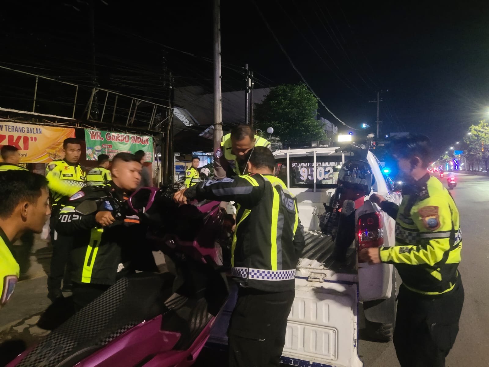Polresta Banjarmasin Sita Delapan Motor Balap Liar Saat Patroli Dini Hari, Pelanggar Ditilang Tiga Bulan 1 IMG 20260614 WA0041