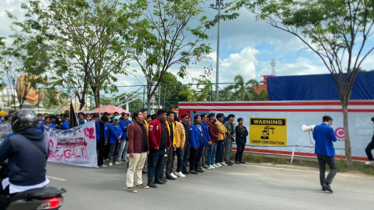 Ratusan Mahasiswa se-Kalsel Bersiap Sampaikan Aspirasi di Kantor DPRD Provinsi 1 IMG 20260615 WA0024