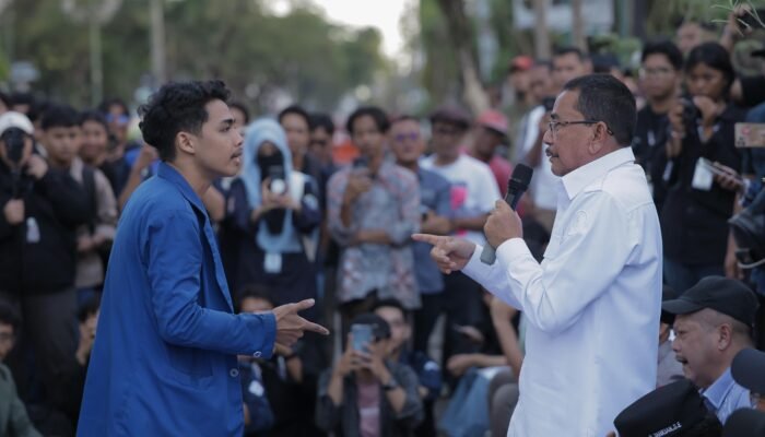 Kecewa Anggota DPR RI Tak Hadir, BEM Kalsel Sampaikan Empat Tuntutan di DPRD
