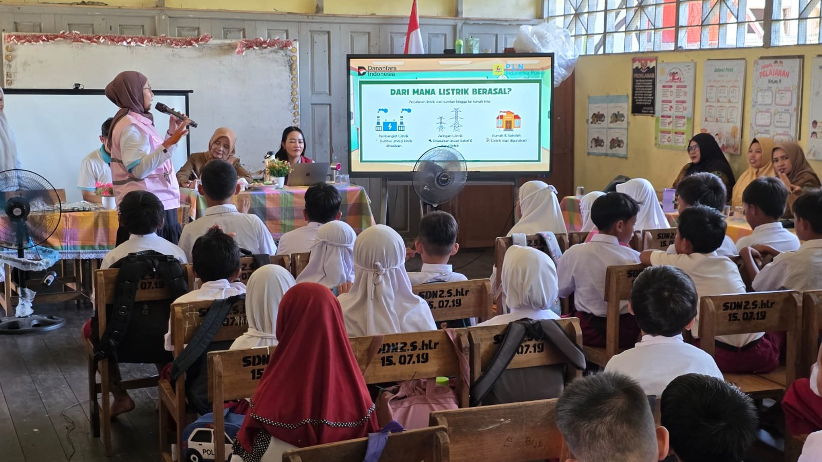 PLN Indonesia Power UBP Barito Hadirkan Program SEKALA, Tingkatkan Literasi dan Kesadaran Lingkungan serta Pemahaman Kelistrikan Siswa SD 1 IMG 20260616 WA0037