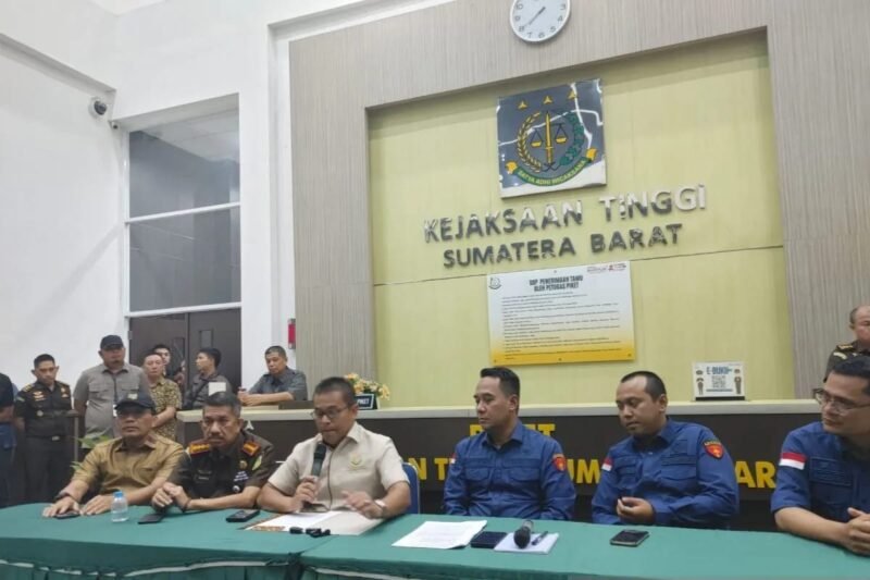 Mantan Bendahara Kampus UIN Padang Ditahan Kejati Sumbar 1 IMG 20260619 WA0018 1 e1781837318812