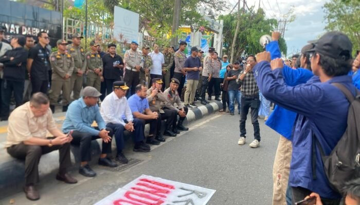 Puluhan Mahasiswa se-Kalsel Kembali Sambangi Gedung DPRD Kalsel, Bawa Empat Tuntutan