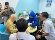 Gubernur Muhidin Jadi Nasabah Perdana, Bank Kalsel Resmi Sandang Status Bank Devisa