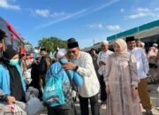 Kedatangan Jamaah Haji Kloter 13 Kotabaru Disambut Wakil Bupati Syairi Mukhlis