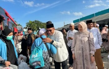 Kedatangan Jamaah Haji Kloter 13 Kotabaru Disambut Wakil Bupati Syairi Mukhlis 4 IMG 20260623 WA0035