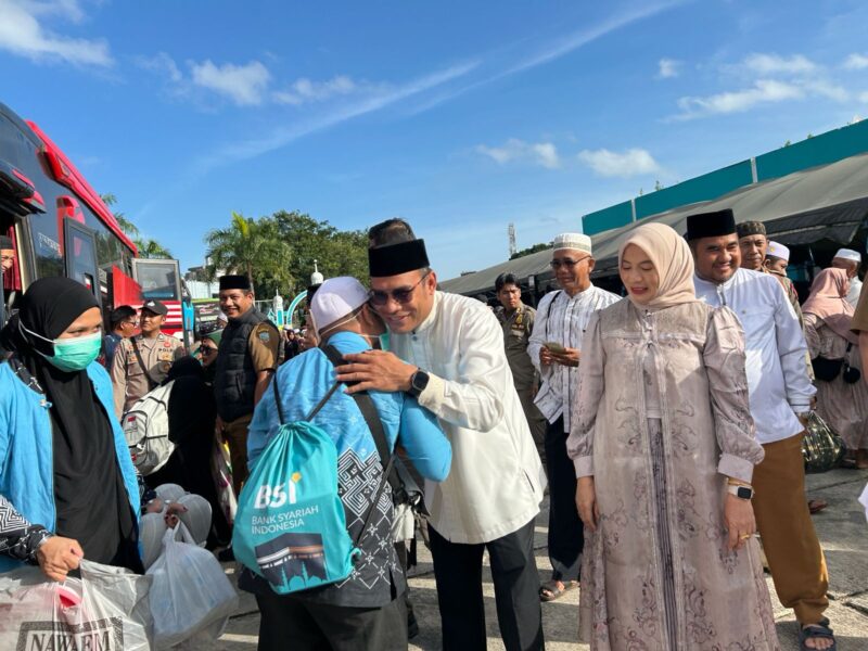 Kedatangan Jamaah Haji Kloter 13 Kotabaru Disambut Wakil Bupati Syairi Mukhlis 1 IMG 20260623 WA0035 e1782199063615
