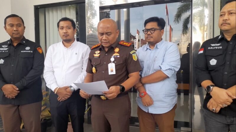 Kajari HSU Tahan Tersangka Mantan Kaur Desa Lok Bangkai dalam Kasus Penyelewengan Dana Desa 1 IMG 20260623 WA0058 e1782223883980
