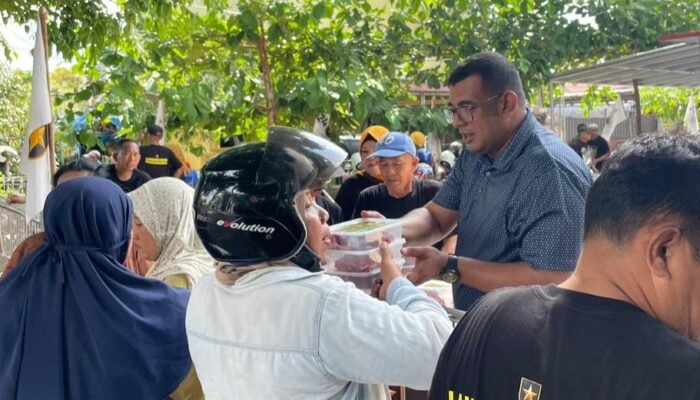 Partai Ummat Kalsel Tebar 600 Paket Daging Kurban untuk Warga dan Ojol di Banjarbaru