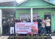 PT Trio Motor Honda Tebar Kepedulian Lewat Penyaluran Hewan Kurban di Langgar Daruth Thalibin