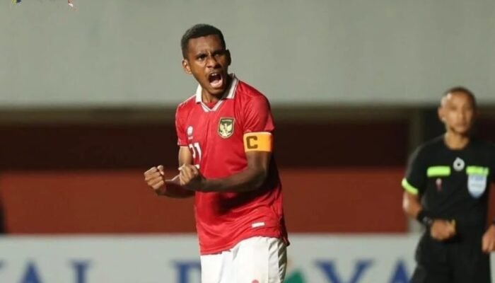 Pemain Barito Putera Iqbal Gwijangge Dirumorkan ke Semen Padang