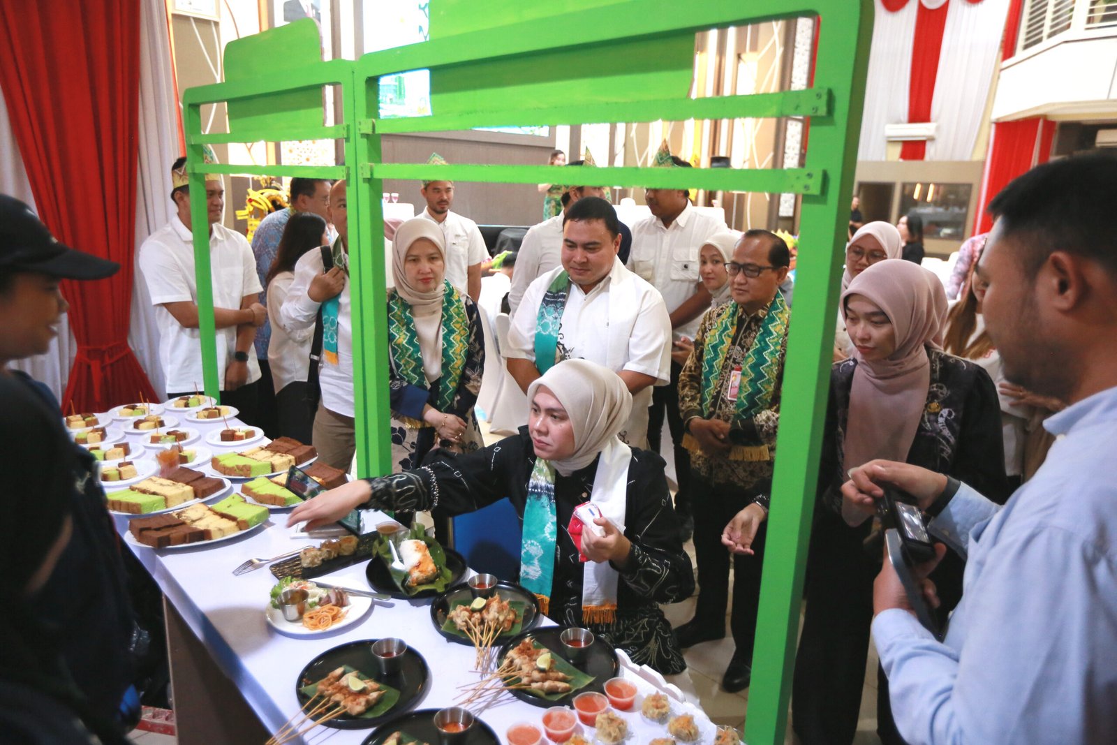 Grab-OVO Berkolaborasi dengan Kementerian UMKM RI, APINDO, OJK, dan Pemerintah Kota Banjarmasin Dorong Akselerasi Digitalisasi UMKM Lewat Program Kota Masa Depan 1 IMG 20260618 182134 scaled