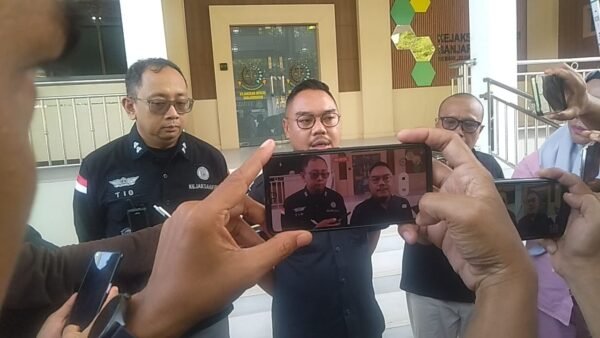 Giliran Mantan Sekretaris Disdik Banjarmasin Ditahan Penyidik Kejari 1 WhatsApp Image 2026 06 02 at 17.54.12 e1780397836447