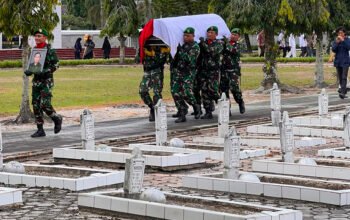 Prosesi Penghormatan Militer Keperistirahatan Terakhir 4 1 25 klm nasib alamsyah