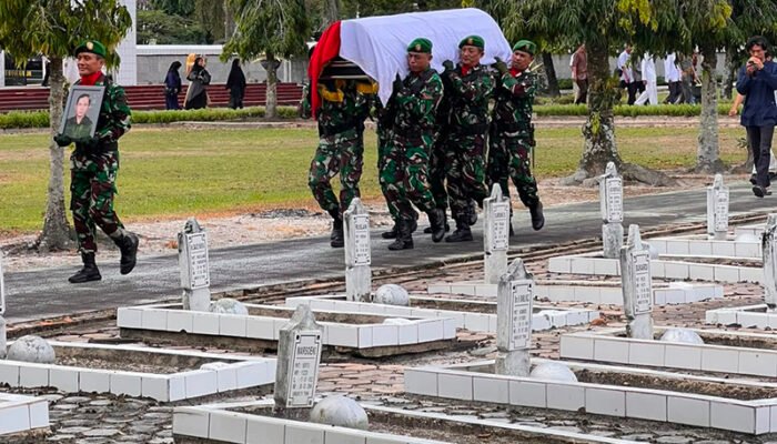 Prosesi Penghormatan Militer Keperistirahatan Terakhir