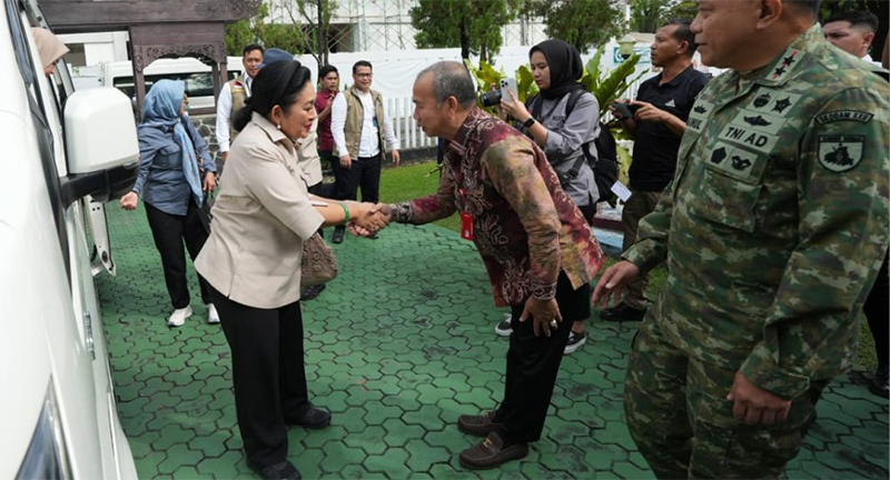Sekdaprov Kalsel Sambut Kunjungan Spesifik Komisi IV DPR RI 1 1 35 klm Kontrak Pemprov 3 SEkdaprov Kalsel sambut kunjungan Komisi IV DPRRI