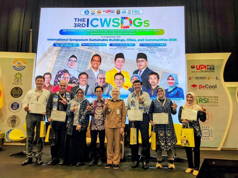 Simposium Bangunan Berkelanjutan untuk Wilayah Lahan Basah 1 1 35 klm Kontrak Pemprov 7 Pemprov Kalsel apresiasi simporsium bangunan berkelanjutan