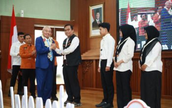 1 4 klm Kontrak Pemprov 1 Gubernur H Muhidin resmi canangkan pelaksanaan sensus ekonomi