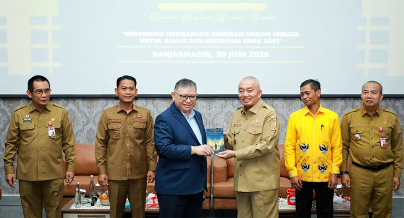 1 45 klm Kontrak Pemprov 30 Gubernur H muhidin sampaikan Penghargaan jepada Jaksa Agung
