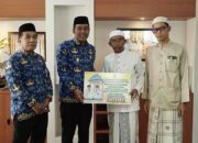 Bupati Serahkan Bantuan Konsumsi Haul Datu Taniran