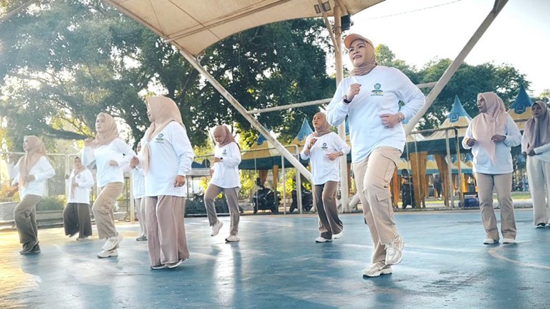Senam Sehat Ceria Bersama dukung Germas 1 Hal 12 HSS 3 klm 11