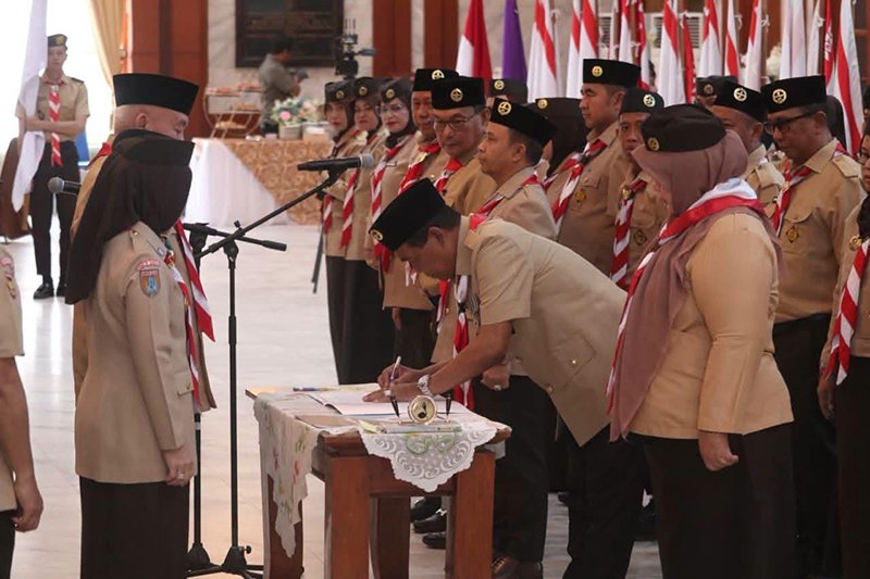 Bupati HSS Dilantik Sebagai Ketua Mabicab Gerakan Pramuka 1 Hal 12 HSS 3 klm 14
