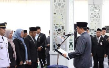 Andi Rudi Latif Lantik Sejumlah Pejabat Administrator dan Pengawas 4 Hal 12 Tanbu 35 klm 2