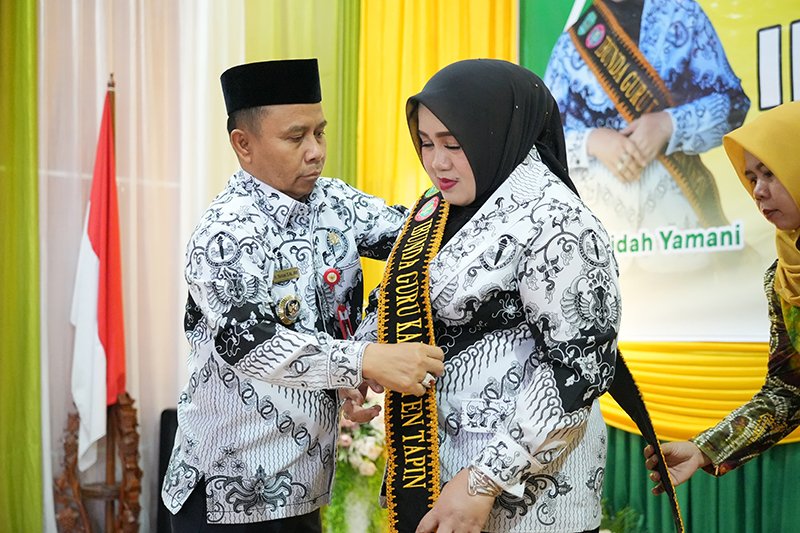 Faridah Yamani Dikukuhkan sebagai Ibunda Guru Tapin 1 Hal 12 Tapin 35 klm 8