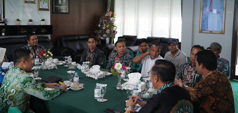 Bupati Gelar Silaturahmi dengan Kepala Desa se-Balangan 1 Hal 2 Bal 3 klm 5
