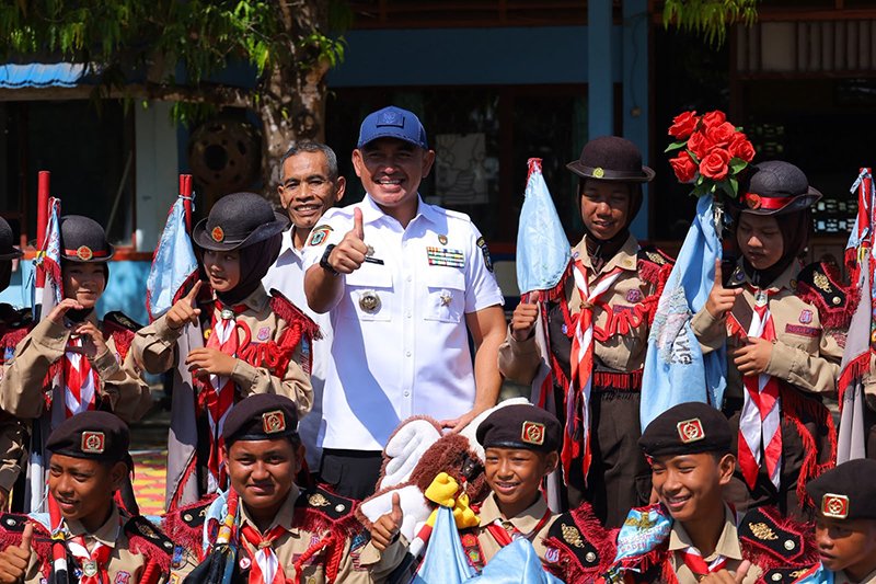 Kunjungi SMPN 1 Takisung Bupati Tala Tekankan Pentingnya Perpustakaan Digital 1 Hal 2 Tala 1 3 klm 12