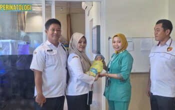 Dinsos Tala Pastikan Bayi Temuan Jembatan Pabahanan Dalam Kondisi Sehat dan Aktif 5 Hal 2 Tala 3 klm 14