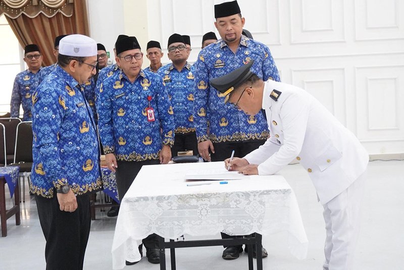 Seluruh Kecamatan Kini Dipimpin Camat Definitif 1 Hal 4 4 KLM Martapura Janji Jabatan