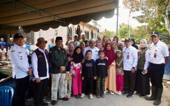 Hal 4 4 KLM Martapura Serahkan bantuan