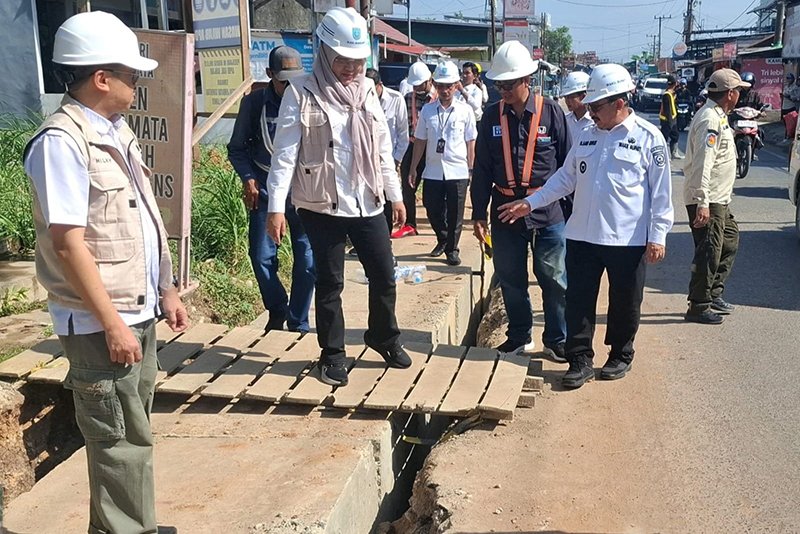 Wabup Tinjau Progres Peningkatan Jalan Sekumpul 1 Hal 4 4 KLM Martapura Tinjau Progres