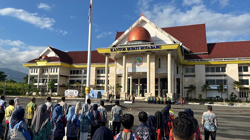 Ayah Wajib Hadir Tema Peringati HARGANAS ke-33 Pemkab Kotabaru 1 Hal 4 Kotabaru 1 3 klm